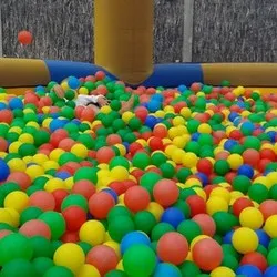 La piscine géante à balles